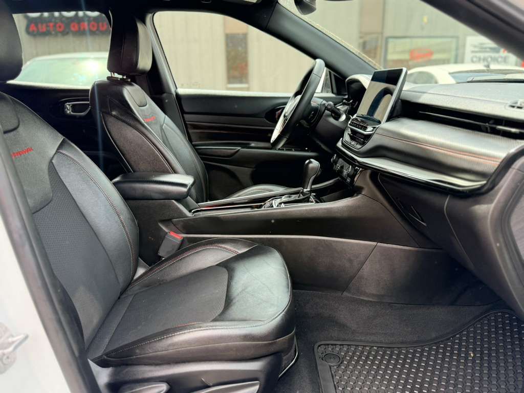 Main image 6
