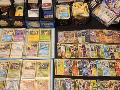 Pokemon 1000+ cards, lots of rare foils