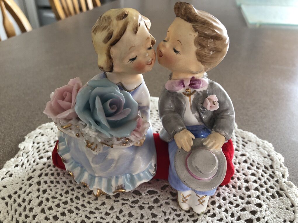 Rare Lefton's Kissing Boy & Girl