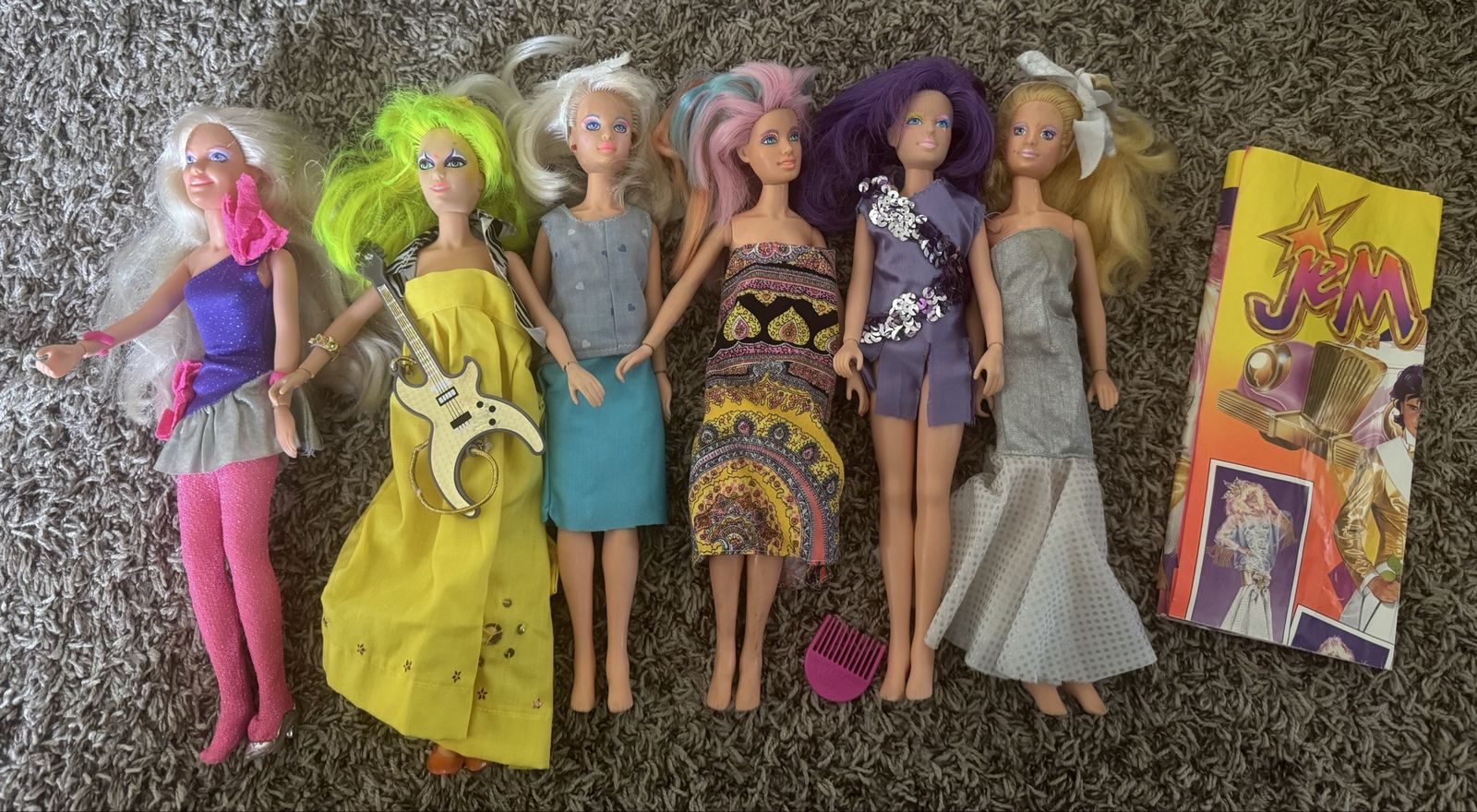 Jem And The Holograms dolls