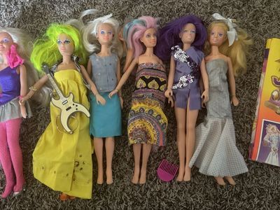Jem And The Holograms dolls