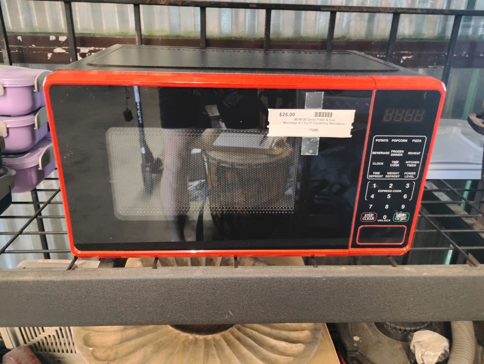 Mainstays 0.7 Cu ft Countertop Microwave Oven, 700 Watts