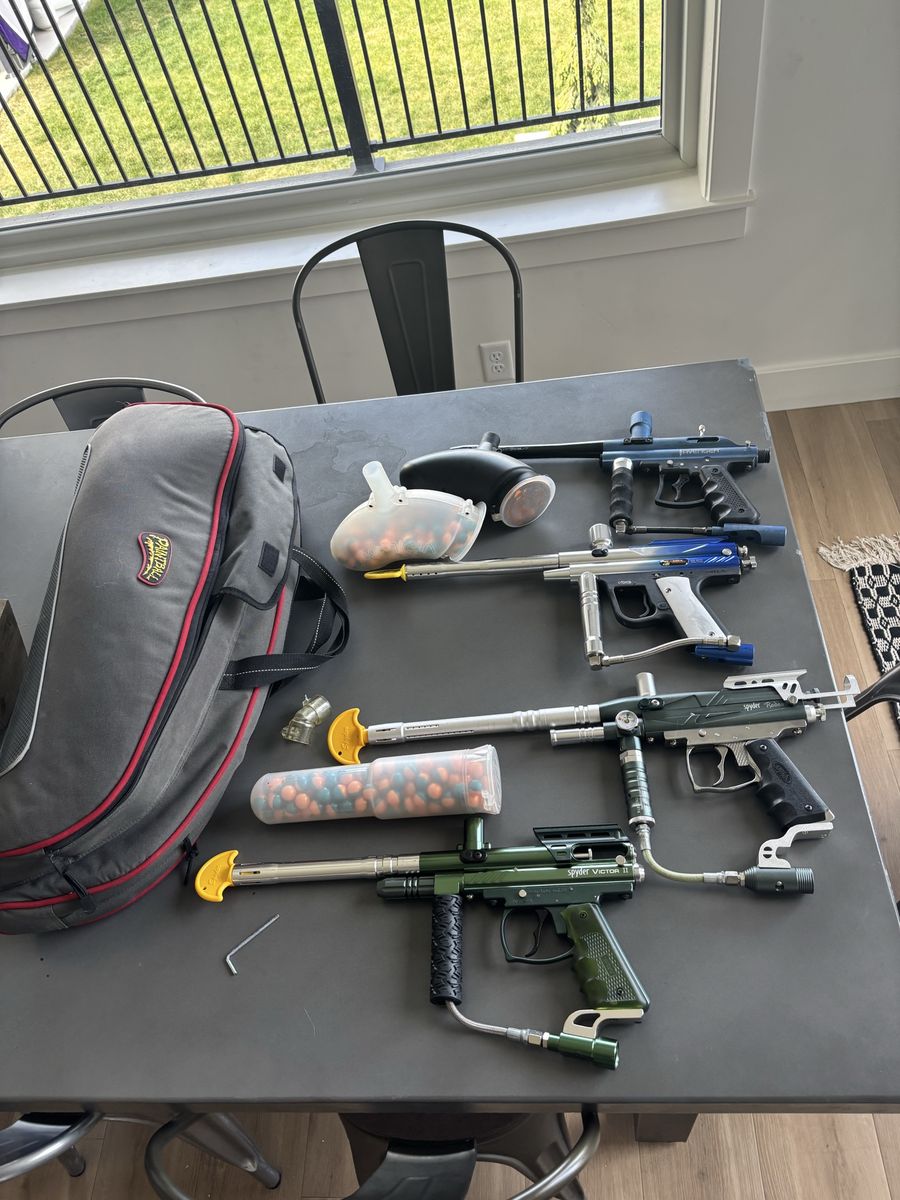 4 Paintball Markers with Hoppers and bag
