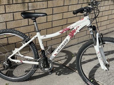 Specialized Myka Sport women’s / girls Mtn bike w front shock, lightweight aluminum, 15” frame