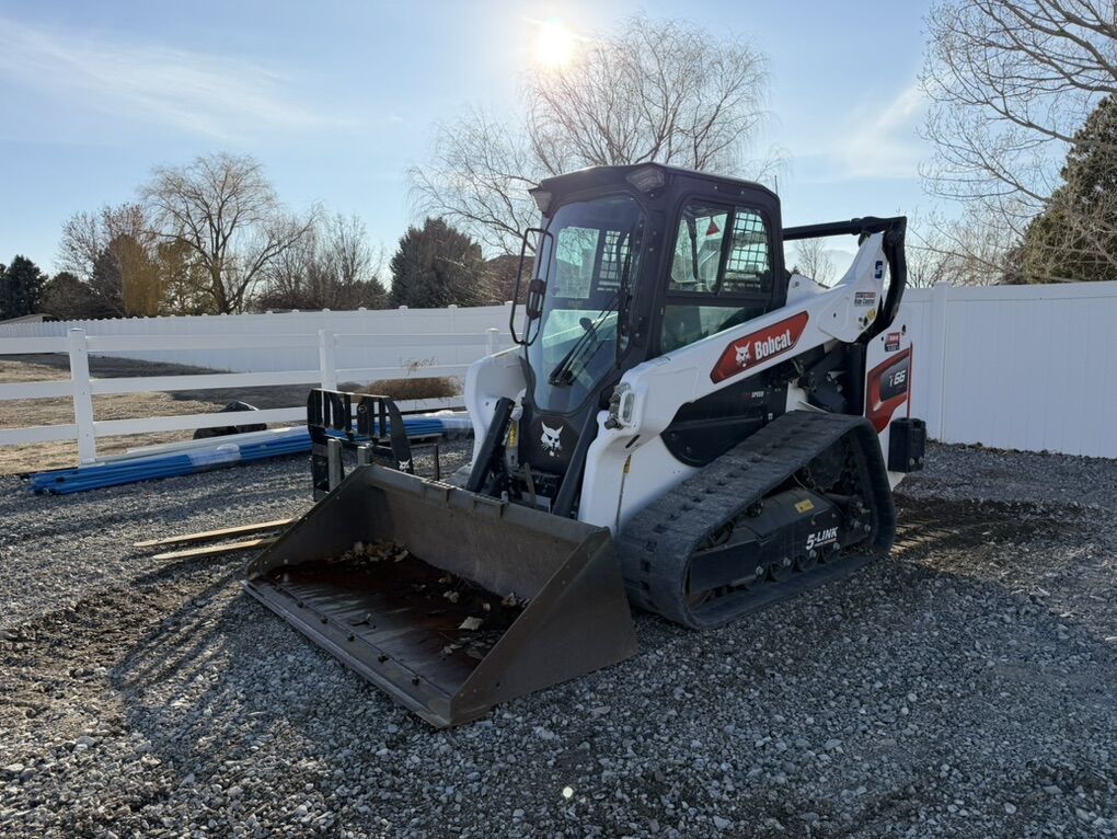 Bobcat T66 skid steer (fully loaded)
