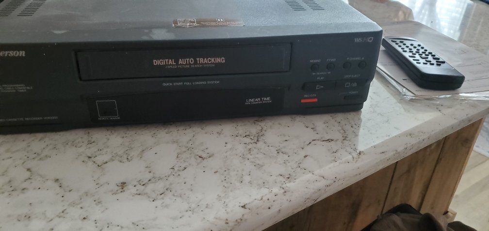 Emerson VCR VHS HQ Player Recorder with Digital Auto Tracking & Remote