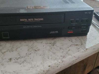 Emerson VCR VHS HQ Player Recorder with Digital Auto Tracking & Remote