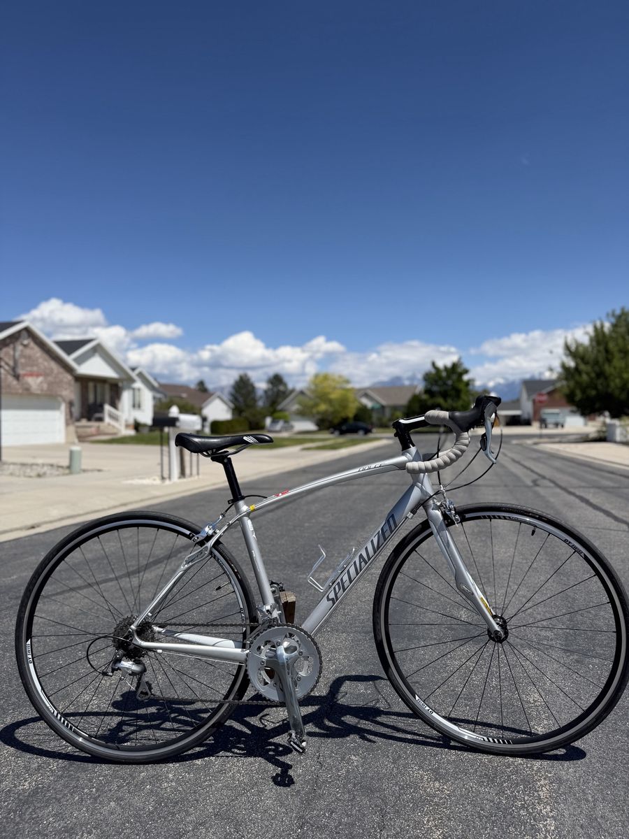 Specialized Dolce Road Bike - Size Small, Aluminum Frame, Excellent Condition