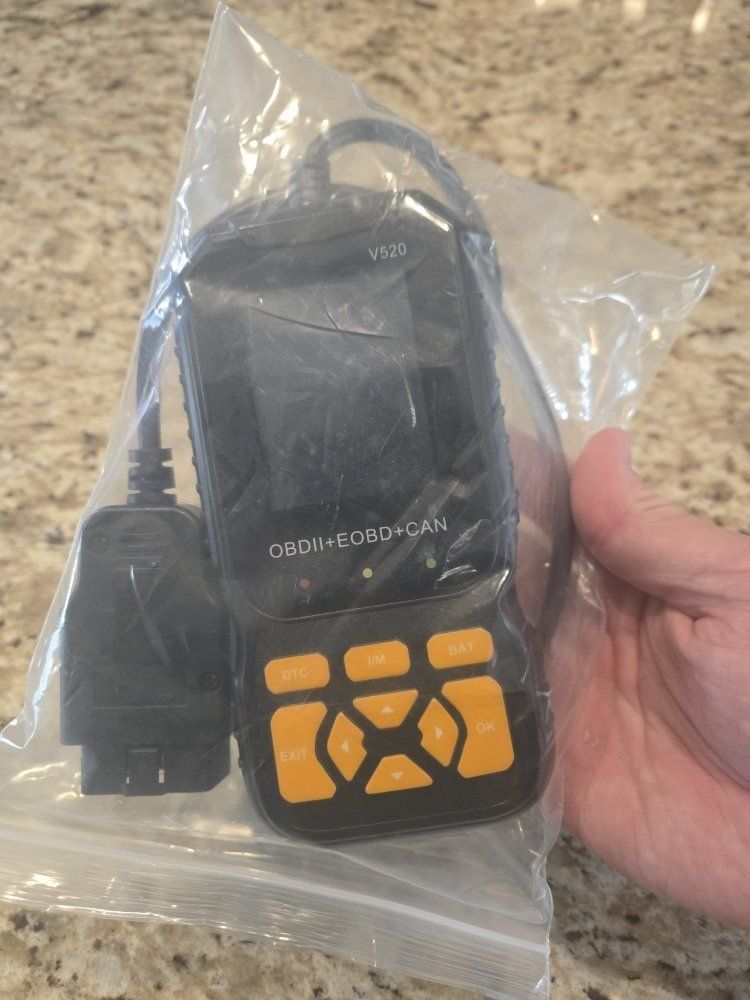 V520 OBDII EOBD CAN Diagnostic Code Scanner Automotive OBD2 Reader brand new