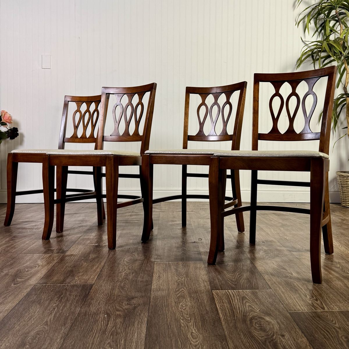 Elegant Vintage Set of 4 Dining Chairs