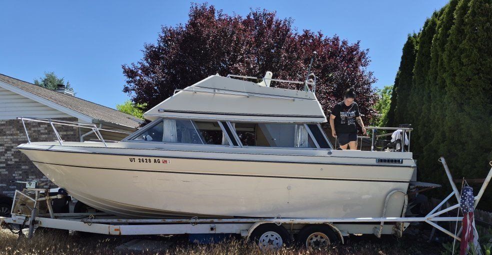 1982 Bayliner Flybridge Cruiser