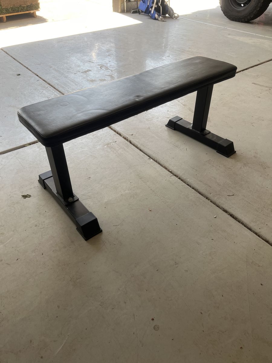 Black Flat Weight Bench - Heavy Duty Steel Frame Gym Bench