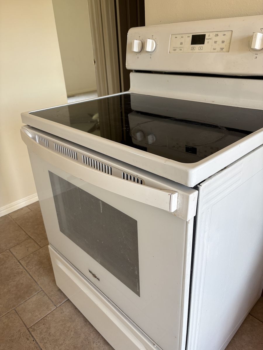 Wjirlpool Electric Stove / Range
