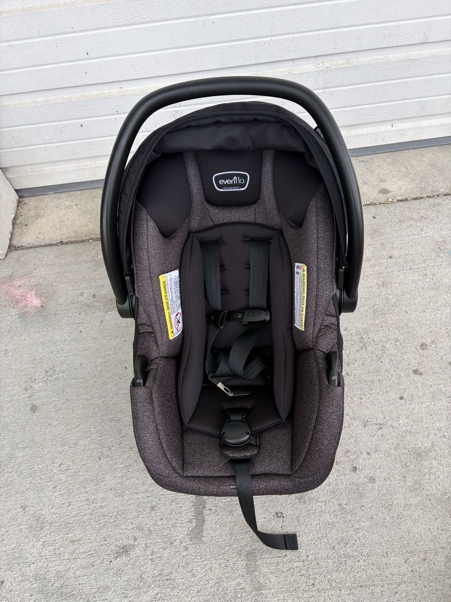 Evenflo carseat/base