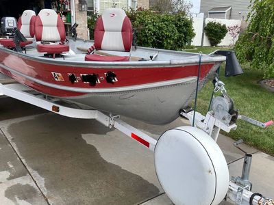 16' Lowe Fishing Boat with 25hp Electric Start Motor