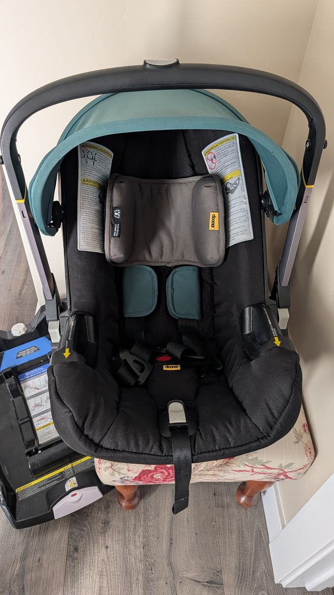 Doona stroller/carseat and base
