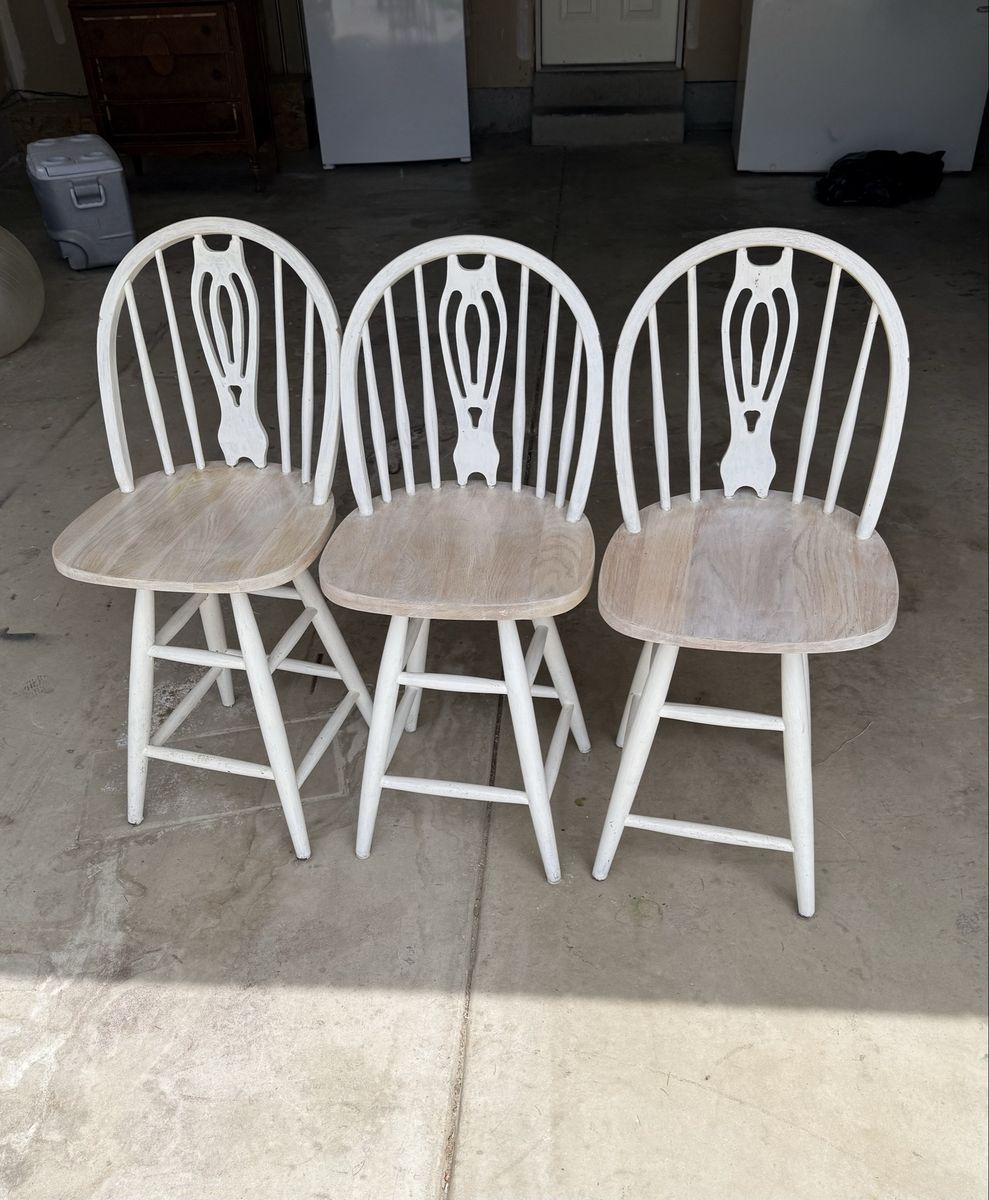 3 barstools