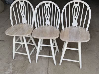 3 barstools