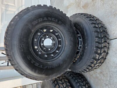 37x12.50 R16.5 H1 Beadlocks