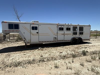 Older Gooseneck Horse Trailer 4 horse living quarters