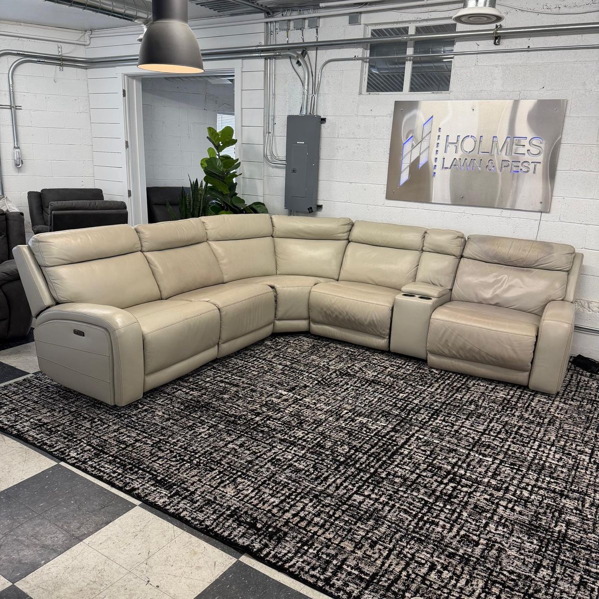 COSTCO GEARHART LEATHER POWER RECLINING SECTIONAL W/ POWER HEADRESTS, CREAM!!