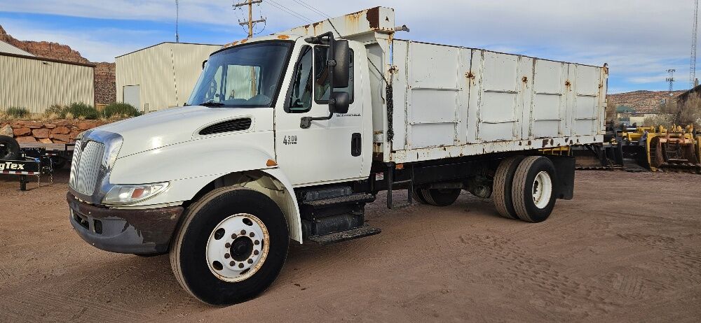 2002 International 4300 DT 466 Dump Truck