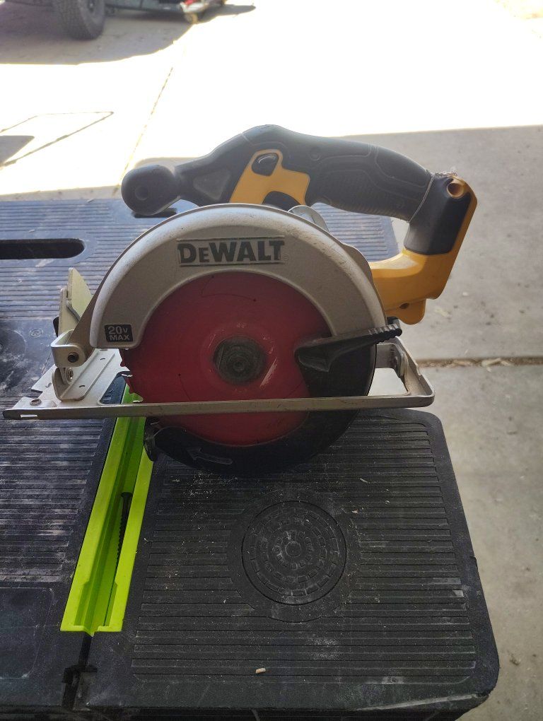 DeWalt hand saw