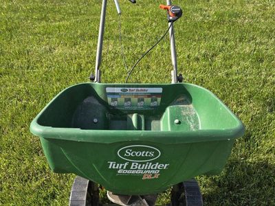 Scotts Turf Builder EdgeGuard DLX Broadcast Spreader