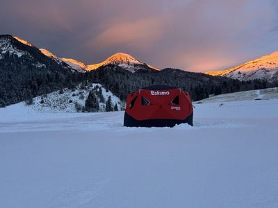 Eskimo Outbreak 650XD Insulated Pop-Up Ice Fishing Shelter Tent. $450 OBO