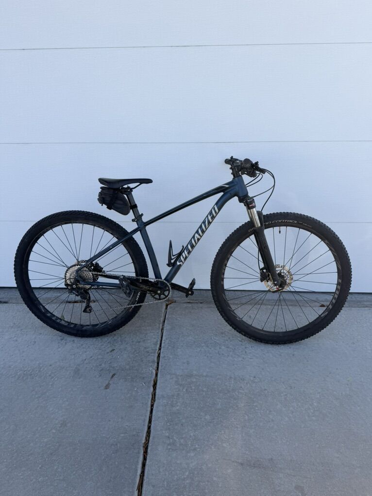 2021 Soecialized Rockhopper Small