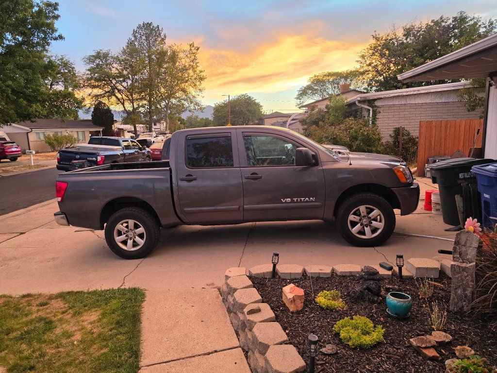 2012 Nissan Titan SV