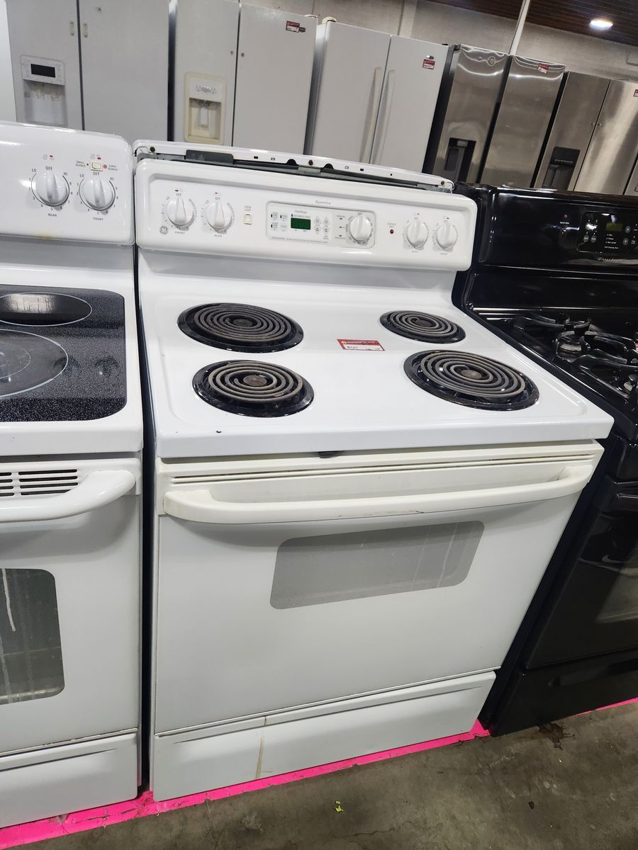 NICE GE COIL TOP RANGE! WITH A FULL WARRANTY