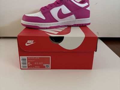 Nike dunk low BG white/active fuchsia size 5Y