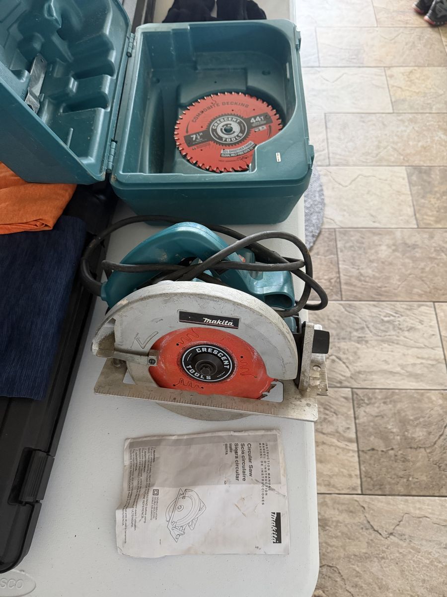 Makita 5007F 7-1/4 Inch Corded Circular Saw with Case & Extra Blade. CASH ONLY!
