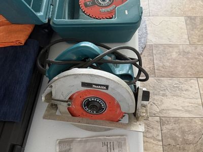 Makita 5007F 7-1/4 Inch Corded Circular Saw with Case & Extra Blade. CASH ONLY!