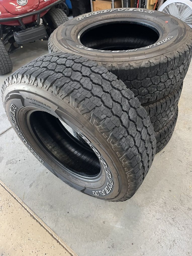 Goodyear wrangler Tires 275x70x18