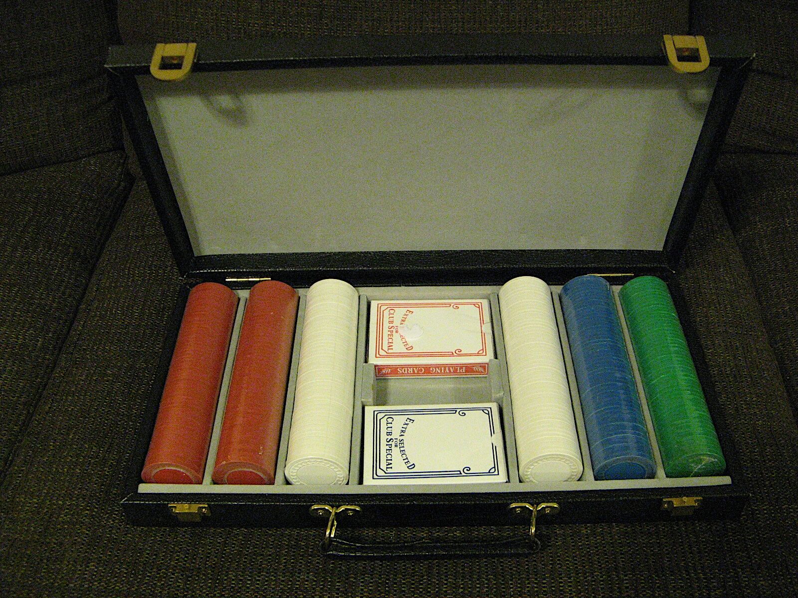 300 Poker Chips 4 Colors and two Decks of Cards