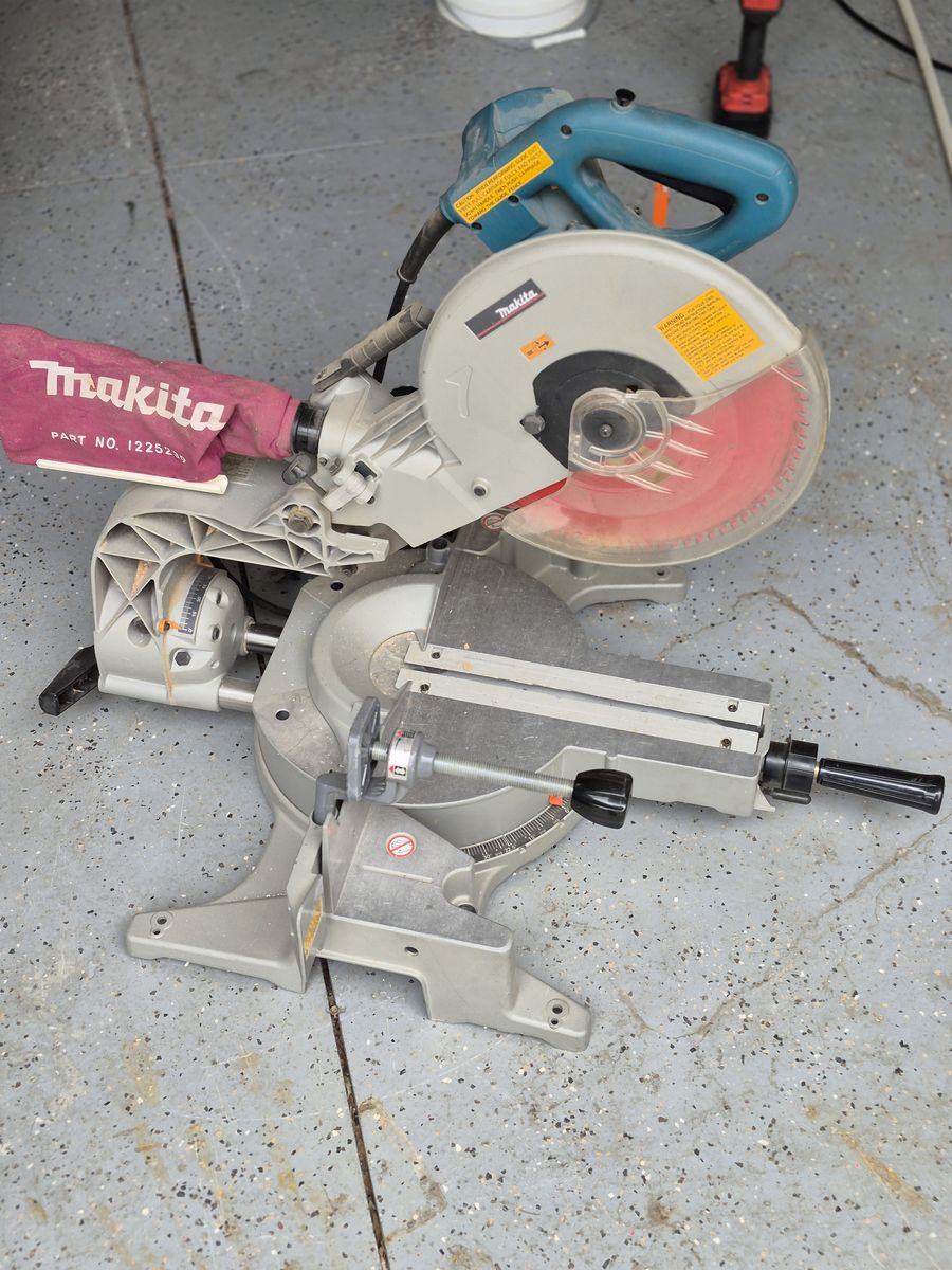 12 Inch Makita compound miter saw