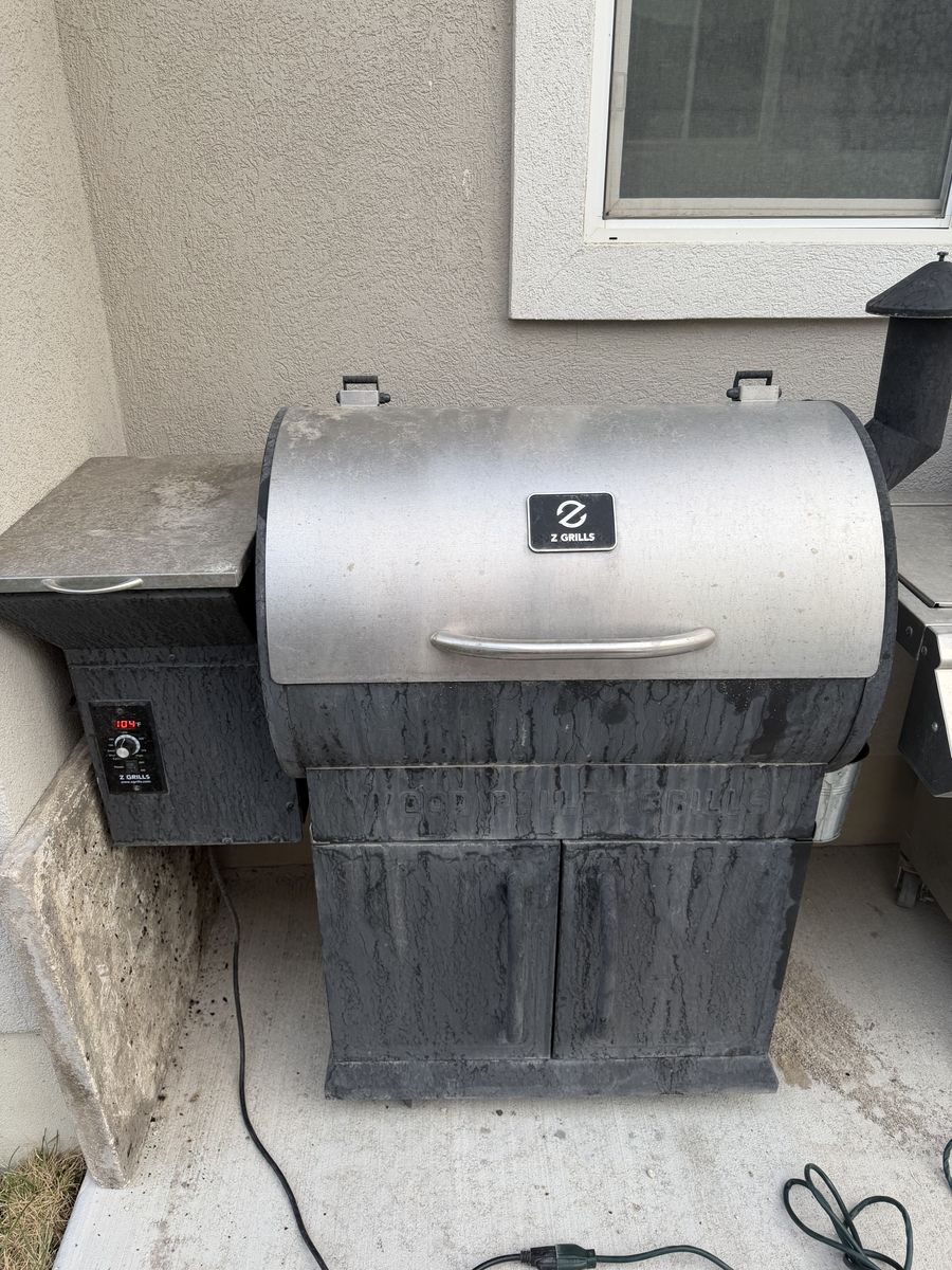 Pellet Smoker - Z Grill