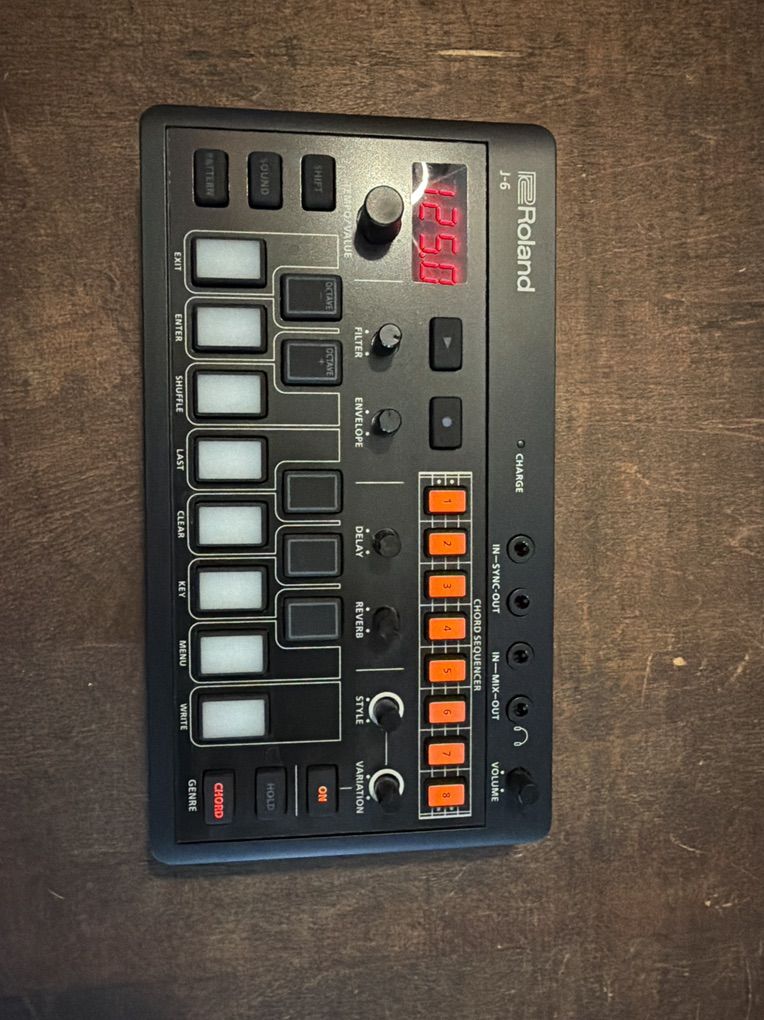Roland J6