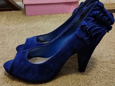 like new women's size 8 heels