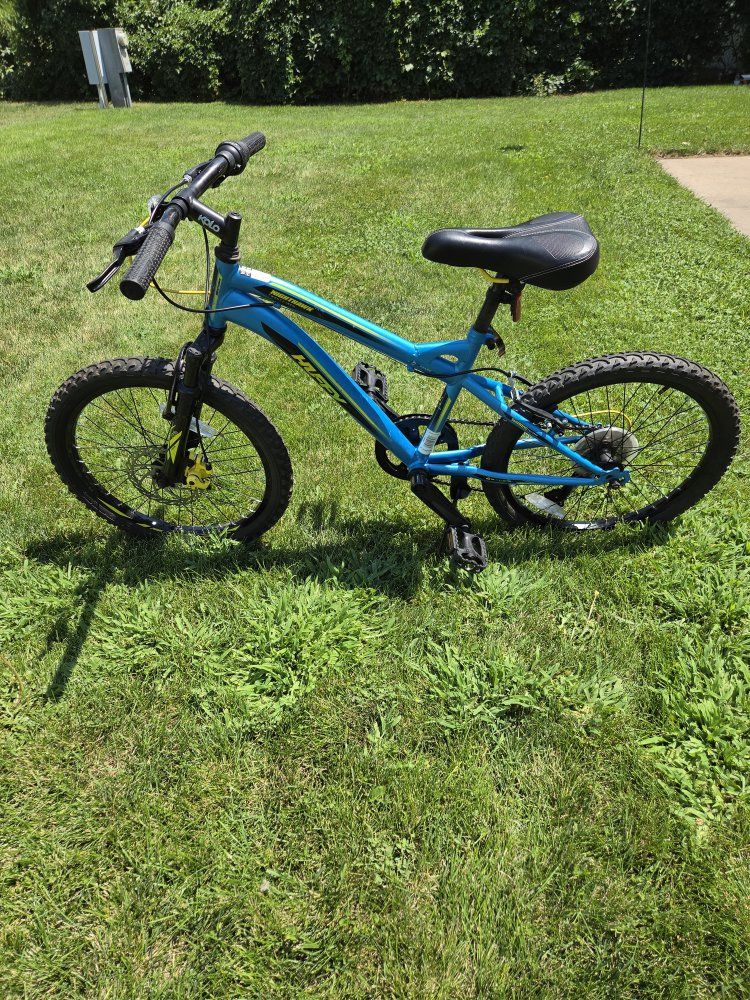 Huffy Nighthawk 20-Inch Kids Mountain Bike Blue