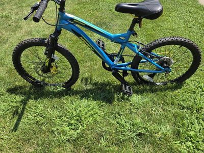 Huffy Nighthawk 20-Inch Kids Mountain Bike Blue