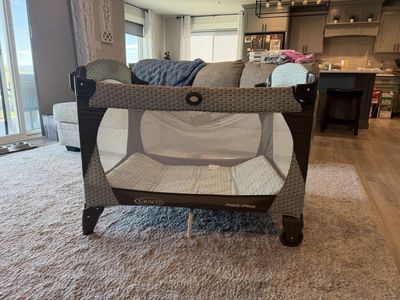 Graco Pack 'n Play Portable Playard - Grey/Blue Dots, Infant Travel Crib