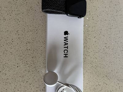 Apple Watch SE - GPS + Cellular Midnight Aluminum w/ Black Speckled Loop