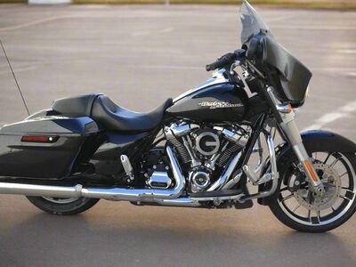 2017 Harley Davidson Street Glide 107 - WARRANTY INCLUDED - FLHX