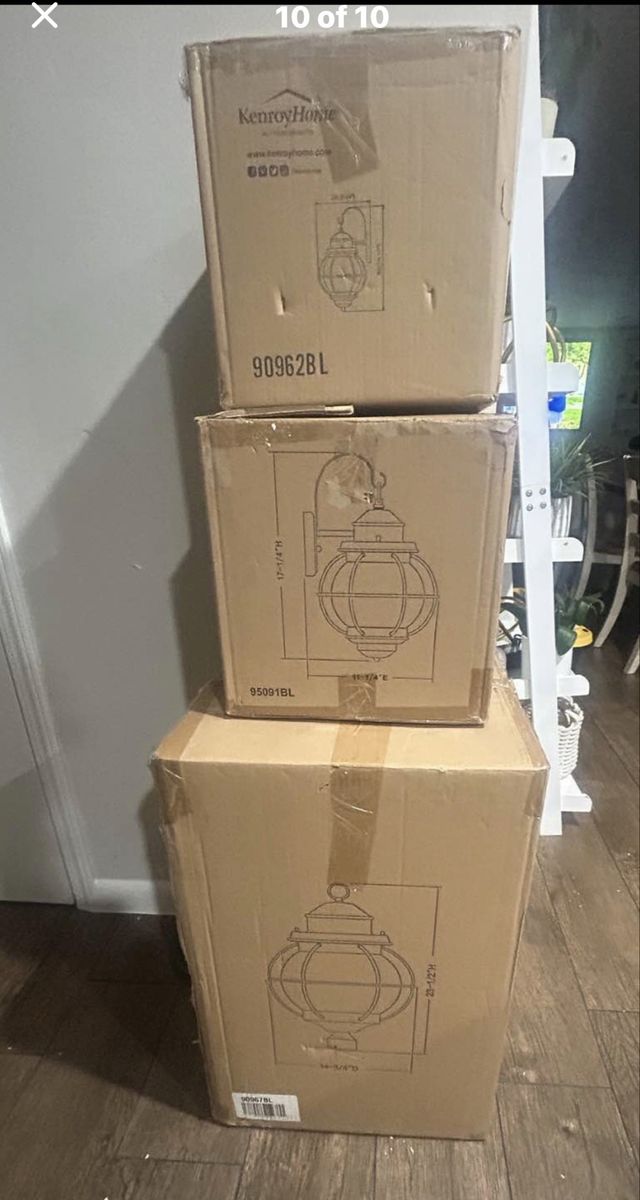 NEW Outdoor light 5 pcs set  2 small, 2medium 1big