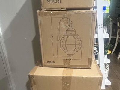 NEW Outdoor light 5 pcs set 2 small, 2medium 1big