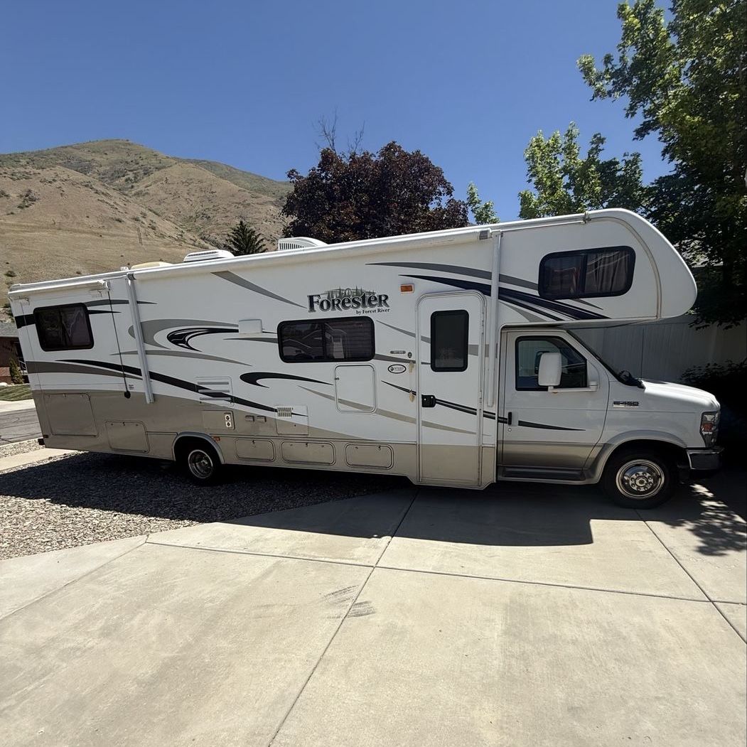 2015 Forest River 3011DS Ford F450 Motorhome 17,711 Miles Excellent Shape  $42000