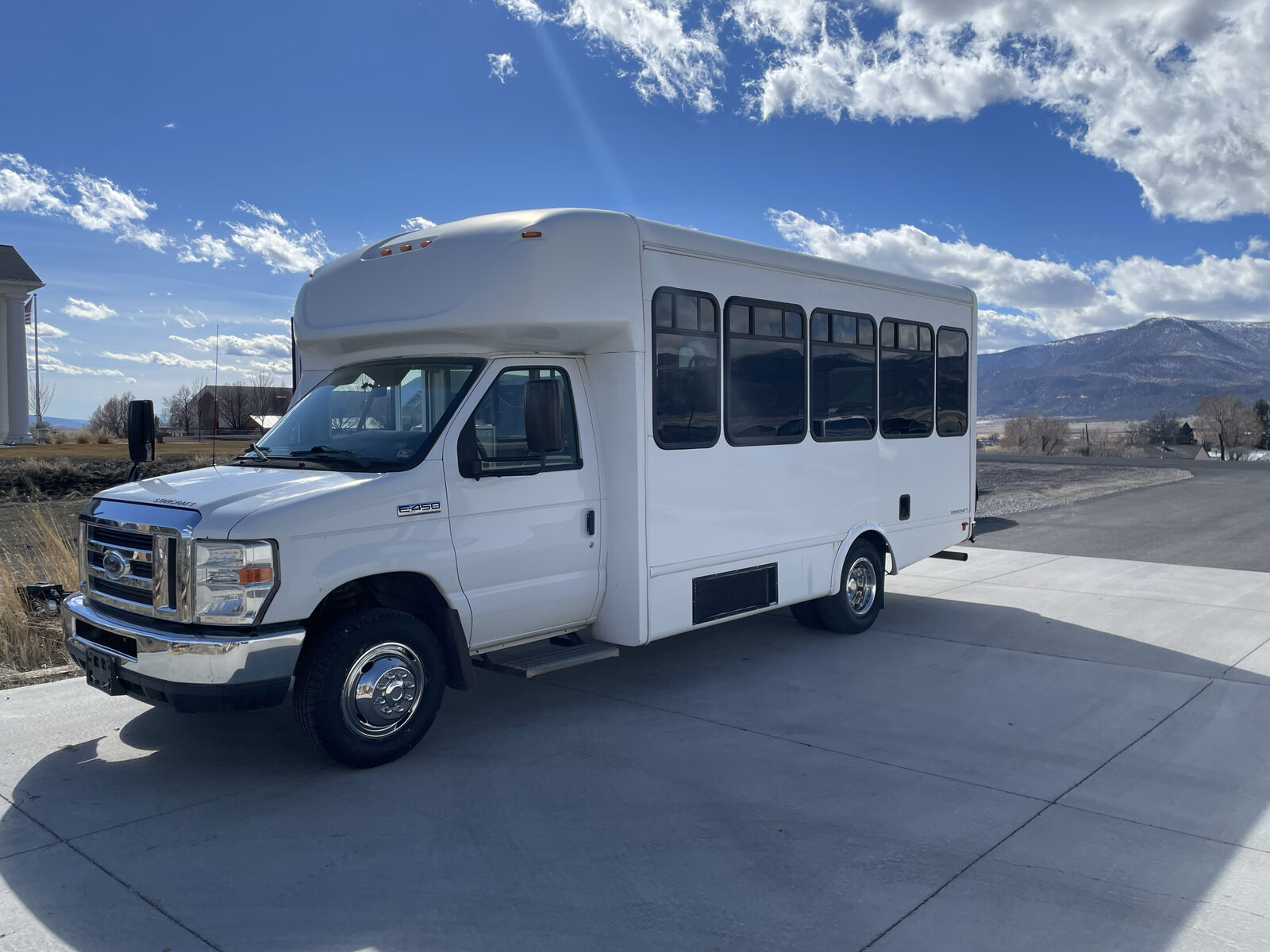 2017 Ford E-Series E-450 SD